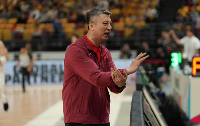 世界杯官方客户端-中国男篮全力出击！郭士强拒绝输球，赵继伟回归首秀，央视直播