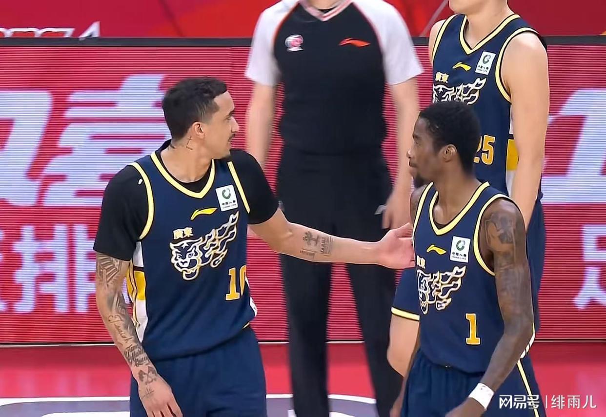 世界杯直播软件安装-恭喜杜锋！广东残阵打爆上海男篮，朱芳雨押宝2米18新大外援？